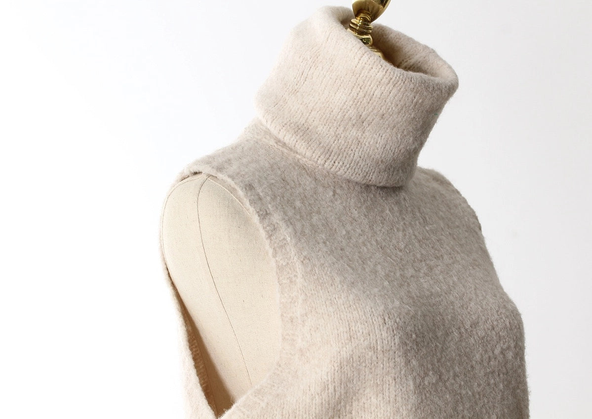 Carrie Sleeveless Turtleneck