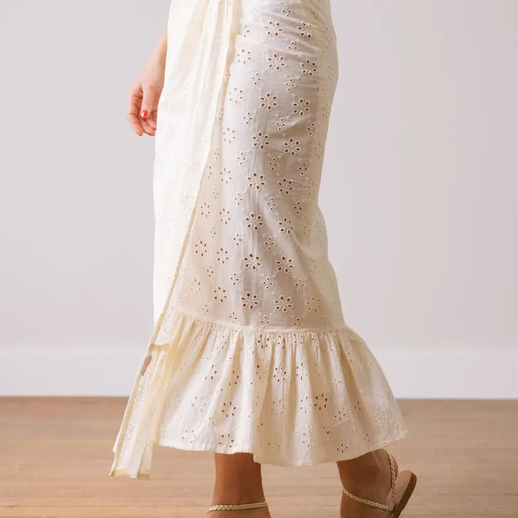 Ivory Eyelet Sarong *One Size*